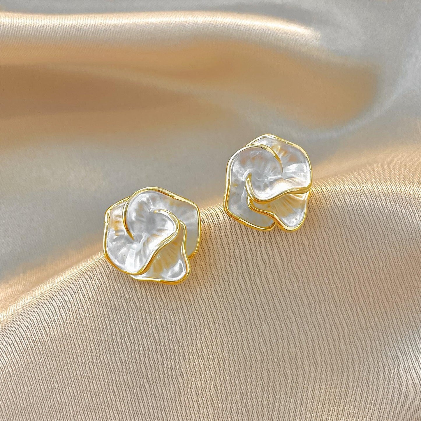 Simple Style Pearl Camellia Earrings - Real hot sour